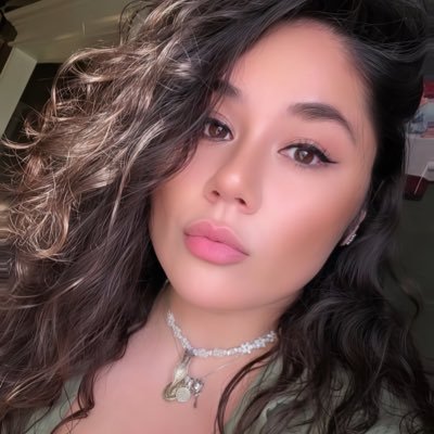 Miami Raised☀️. Singer, Model, GAMER! ~Mostly on Instagram so follow @LaBellaToxica_ ~snapchat@TheeBellaMari