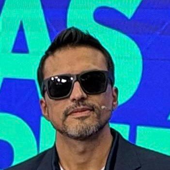 Relator,locutor ALPU, periodista. YouTuber:https://t.co/lRWgkqMzxy Socio de @gimnasiaoficial Simpatizante @abfc_officiel,@realsociedad,Liverpool Canelones