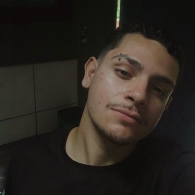 tipo a Xuxa: você acha bobinho até tocar o disco ao contrário.