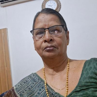 मेरे सीने में नहीं तो तेरे सीने में सही,
हो कहीं भी आग लेकिन आग जलनी चाहिए !!
सिर्फ हंगामा खड़ा करना मेरा मकसद नहीं,
मेरी कोशिश है कि ये सूरत बदलनी चाहिए !!