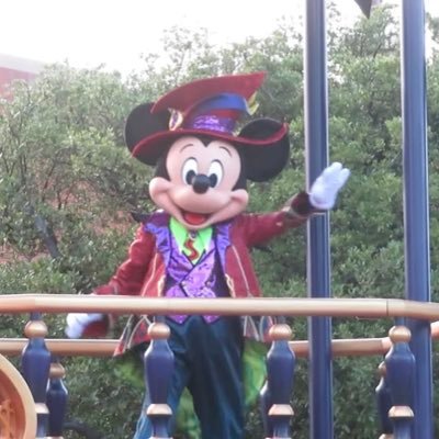 アラフォー2児の母、看護師歴20年。子供の頃からディズニーが大好きで年パスで通ってた時期もありました。大好きなディズニー状況で役に立てる様に楽しみながら投稿してきます。看護師だけでは子供を養うのがカツカツなので副業でブログを2年前から挑戦中。フォロワーさんが411人になった所で不審なログインが続きアカウントが凍結(泣)