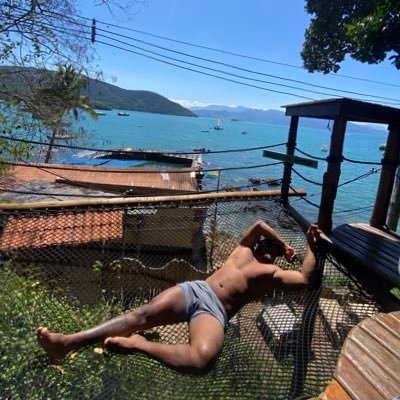 PguiOR's profile picture. pra quem ja mordeu um cachorro por comida, até q eu cheguei longe