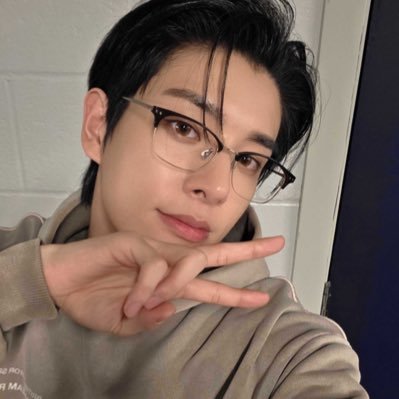 yiyi ₊✩‧🍎 jake con gafasさんのプロフィール画像
