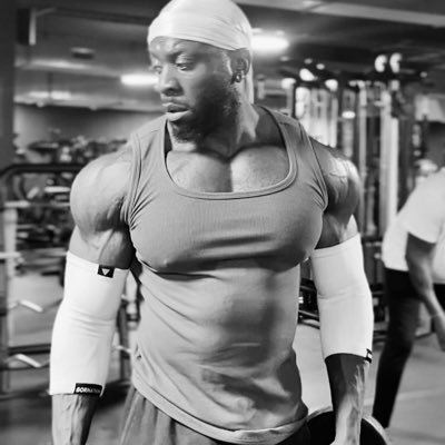 🌐 #IFBBPRO | IG : Poloapollon | Tik Tok : polo.apollon | Coach 1:1 & online 📩 | 💍
