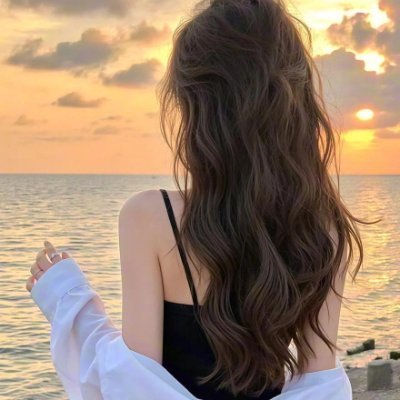 fjhjd21615795's profile picture. A life full of sea adventures, luxury fashion, and financial insights is my dream