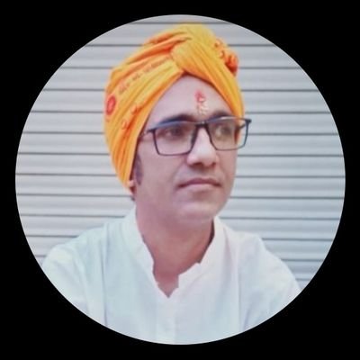 यदा यदा हि धर्मस्य ग्लानिर्भवति भारत । अभ्युत्थानमधर्मस्य तदात्मानं सृजाम्यहम् ॥ परित्राणाय साधूनां विनाशाय च दुष्कृताम् । धर्मासंस्थापनार्थाय संभवामि युगे युगे