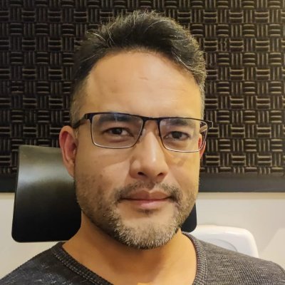 Tradutor de jogos e locutor da Rádio Senado (que você nunca ouviu falar, porque ninguém ouve a Voz do Brasil).