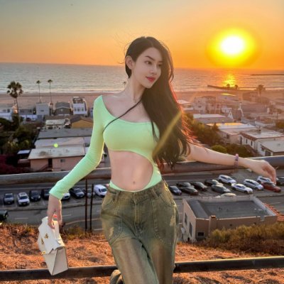 Let's talk about pursuing your passions! As a fashion designer, I'm constantly inspired by my travels ✈️, delicious food 🍴, and running my own beauty salon 💄