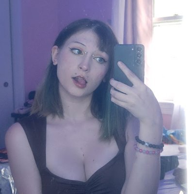 19 ♡ Silly E-girl & streamer on twitch ♡ 5'4 ♡ Minors DNI ♡ Spoil me ♡ https://t.co/H46F6jRWHZ