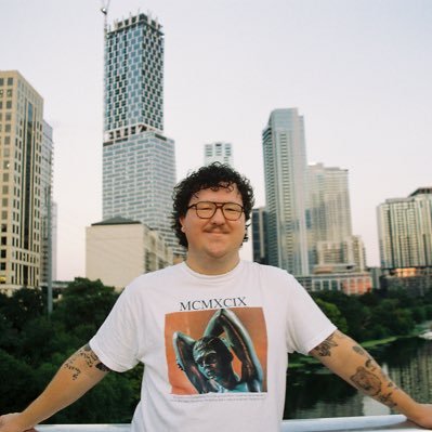creator of @eritasdaily & @deadwifepod