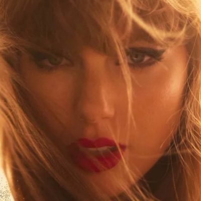 she/her| evermore defender| big fan of the woke singer Taylor Swift