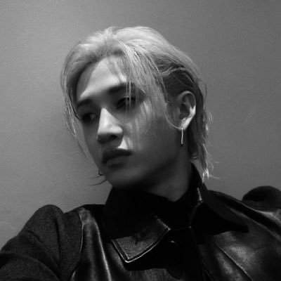 fisicamente em mi cama mentalmente em los brazos de bang chan