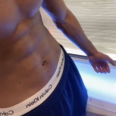 Signo🦁
Sou um jovem bissexual, liberal na cama🔥🍆🍑😋 amante da sacanagem é putaria.
Sou versátil fogoso, ejaculação farta, estou em buscar de prazer 🔥