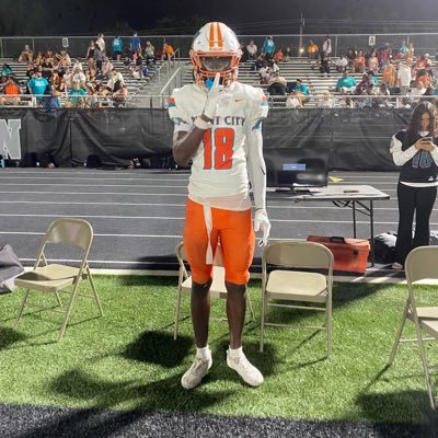 ARobinson8_'s profile picture. C’O 2029 | WR | 192 | 6,4 | DB killer