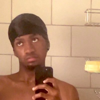 Shasha_toocool's profile picture. 18📖🇯🇲 alt