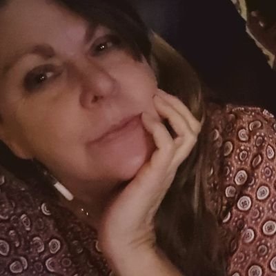 Last of the true believers. Retired first grade teacher. Lover of our former Democracy🇺🇸. Burqueña. Taoseña. Tulsagirl. Lover of words, music, flowers. 🌻