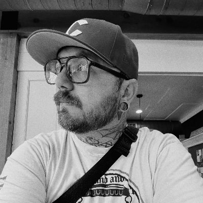 Cincinnati • Photojournalist • Cat(s) dad • Coffee & vinyl addict • science over everything