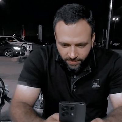 يا بسمة روحي في وجه السجود،
يا رسمة نورٍ كبدرٍ تكون، يا خير العطايا في وجه الرزايا، خطاكي خطايا يا زوجي المصون❤️ @_mna_01