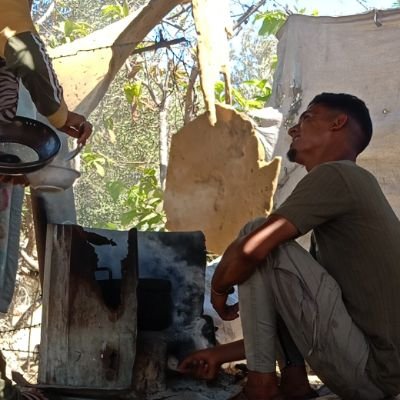 PetersoneUpdate's profile picture. Hello my friends, your brother Ali from Gaza, help me to save my family from the war of extermination and hunger. Follow and share my page. Thank you. Your help