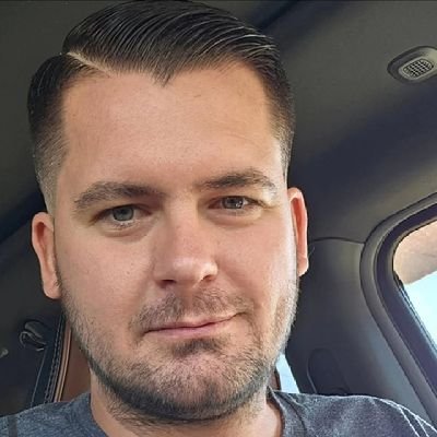 Hello internet world, my name is Chris. been a pc player since CS 1.6, transitioned to PUBG a few years ago. I sometimes stream when I can.