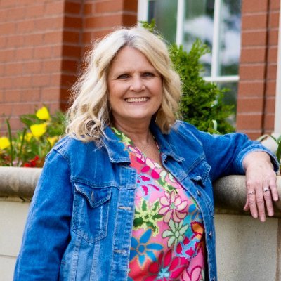 Retired Educator 30 years | Part-time MS School Counselor | Digital Creations by J Huff | Farmington Signs - digital marketing | Wife | Mom | Nana