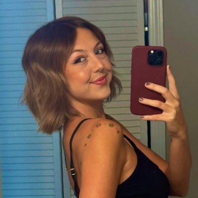 ♏︎/sweet gal with a big heart / 24𖤐/ ↓ click here ↓