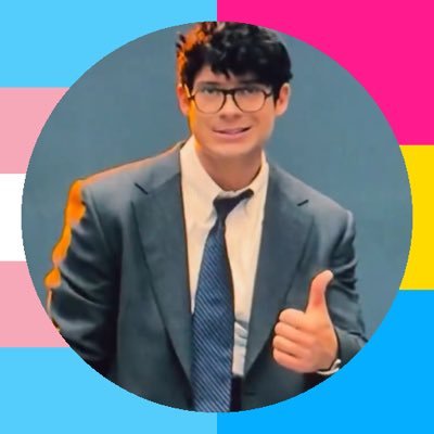UraioftheGalaxy's profile picture. 🇲🇽 Superman FOREVER!! Anti-AI / Free Palestine / BLM / comic obsessed even in my 20s 💅 CR: Green Arrow Year One, Ms Marvel (2014) Priv: @UraiOfTomorrow