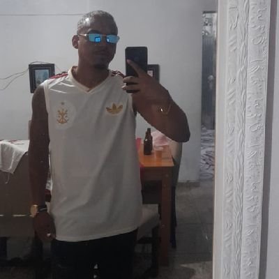 Milionário, tatuado, moreno, bom de futebol, e rei das mulheres, esse e o neymar, eu sou william rs ..🤷♂️🤣