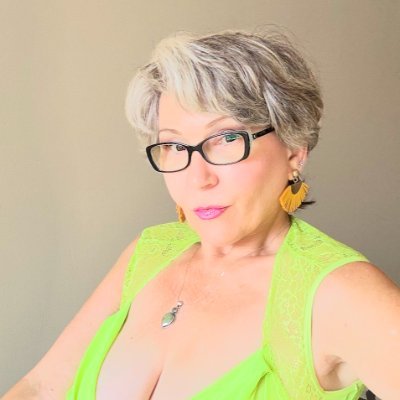 Revolutionary wild woman of sensuality & glorifier of the female form. Cam model since 2001 The original MILF. https://t.co/78gBQZnDRh