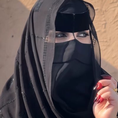 ᷂تستعذب،النود،وانسام،الهبوب،العليل،وتحلّ،وسط،المكان،الزّين،وتزيّنه ོ