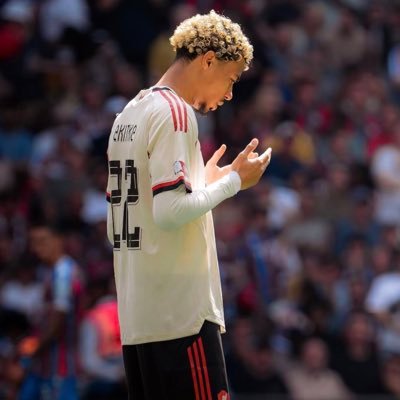 th1sf4r's profile picture. @LFC | @Sixers | @BLACKPINK | @NewJeans_ADOR