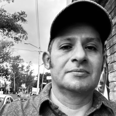 leo, escribo, dibujo y camino, no en ese orden y, a veces, todo en un día.