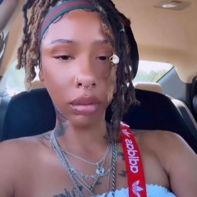 MiaLiam140414's profile picture. 