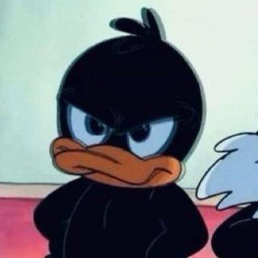 tododiabroken_'s profile picture. eu deixei de ser um idiota pra virar um babaca, deve ser por isso que ela ta ligando tanto...

void.txt ツ