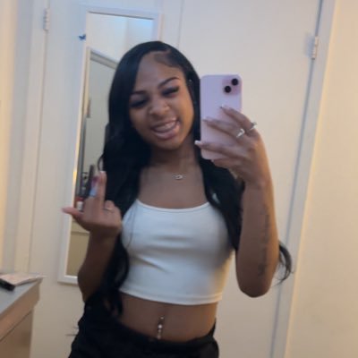 nashaarenaee's profile picture. be on here chatting