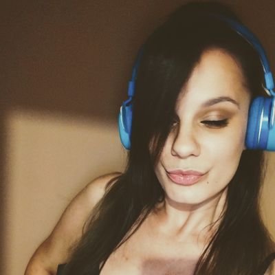 Karleusi bilo krivi sto moj komentar ima vise lajkova, pa pustila botove da prijavljuju nalog 🤣
NenaNS glavom i bradom 😇