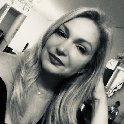 Cris_Filomeno's profile picture. "Embora ninguém possa voltar atrás e fazer um novo começo, qualquer um pode começar agora e fazer um novo fim." Chico Xavier