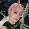 strawbokkari's profile picture. lesbica em tempo integral, educadora ambiental em formação, fashionista por hobbie e fã do skz nas horas vagas | bio ufpr 🍓 | 20 🇧🇷