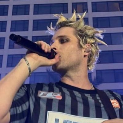 🍎bite the apple baby🍎yaps about 5sos, mgk and ateez (multistan)