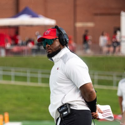 Servant of Jesus Christ! Husband • Father • Running Backs Coach @Lamarfootball • 30 under 30 • Former @Libertyfootball RB St. Petersburg, Florida Native