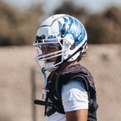 | C/O 26’ 🏫 |WR/TE/ATH/LB 🏈|6’1 191lbs|Track🏃🏽|GPA: 3.2 | BakersfieldChristian HS ✝️#Dedicated #WinTheDay #football #faith✝️| Instagram:em.martin3z