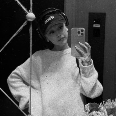 😇Your #1 best fan online source update about your queen @ArianaGrande make sure to follow us for media , charts, fact , and more. Fan Account