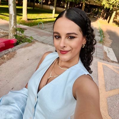 Abogada. Especialista en Derecho Administrativo.