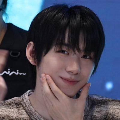 只要我们还有心🎵 by 卫兰 Every day I struggle to capture Park Han's true handsomeness... Cameras worldwide owe Park Han an apology 🥲🥲🥲