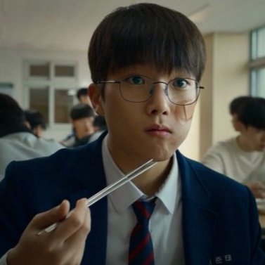 I stand, BTS, Stray Kids, ENHYPEN, ILLIT, TWICE, Blackpink, and TXT,
My bias is Suga and my bias wrecker is RM
Park Jihoon is my favourite singer ❤️❤️