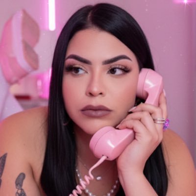 tik Tok 10 milhões Insta:@alexiatamiraa YouTube: 1,2 milhões
