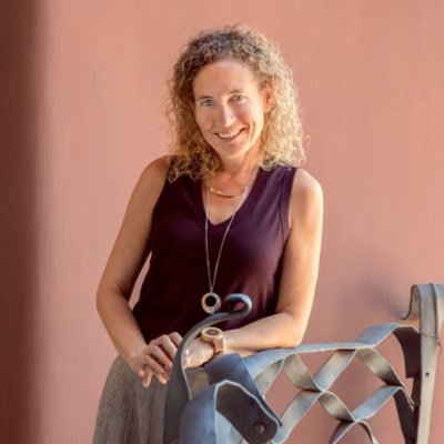 Directora I-CERCA. Apassionada de la divulgació científica, de la muntanya i dels meus.
