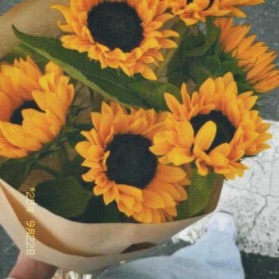 وَاختِم لي بِخير و أكفِني ما أهمني من أمرِ دنيايَ و آخرتي