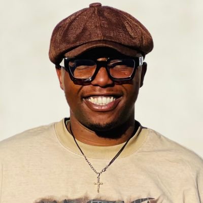 MufaroR's profile picture. Talent Manager 👨🏽‍💼,Artprenuer  , Former @mukukuzvimedia (MD) ,💰  Founder of @dirtyshoehunters , Farmer@mushangwefeedlot @fairstarstore