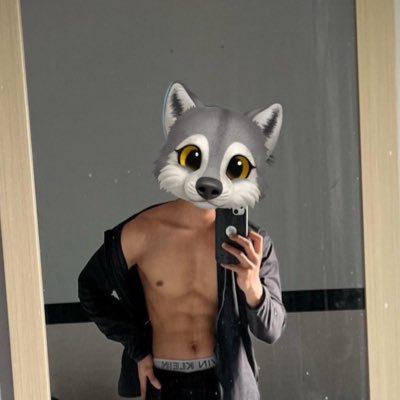 💪Calisthenics biar bisa angkat kamu | Avoidant, but soft😌 | Typingan receh = flirting disguised as jokes | 📩Mutuals? DM aja, I don’t bite (unless u want😉)